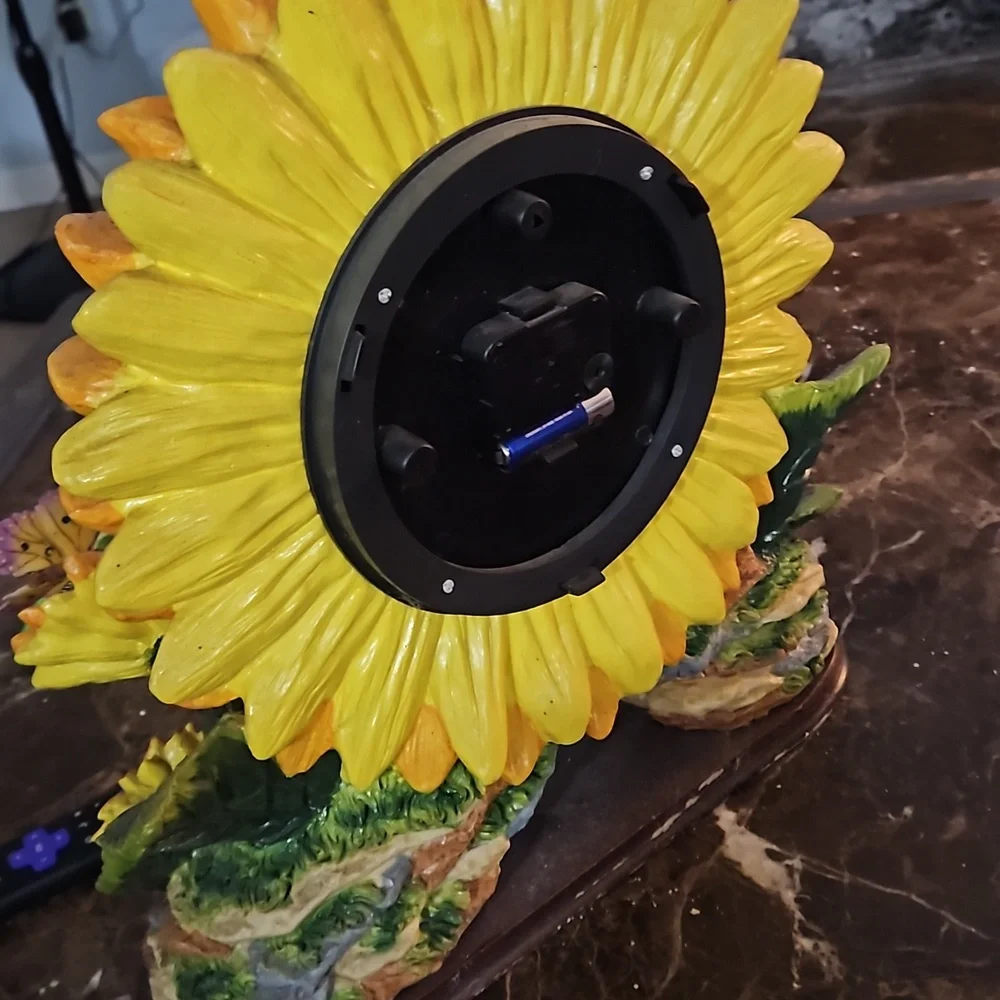 it's a table clock - Picture 3 of 4